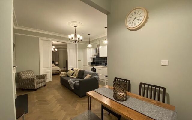 Stunning Victorian Flat Great Links to Central LDN