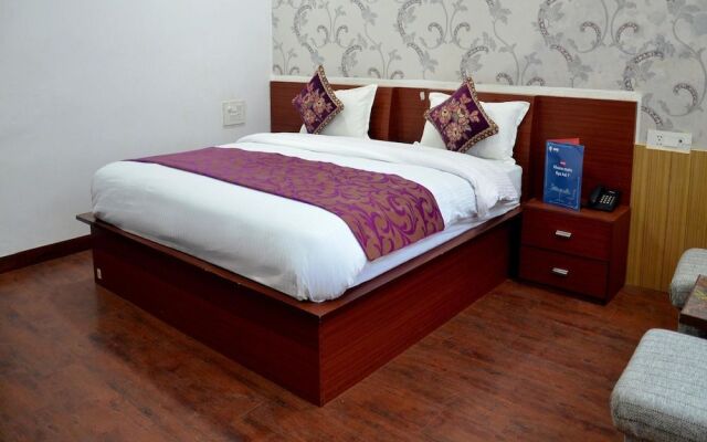 OYO 4308 Hotel Zaarang Inn