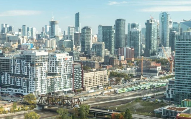 Modern 2 bedroom Condo with CN Tower Views