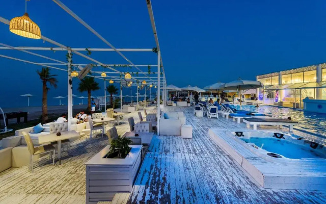 Lovely 1-Bedroom Apartment in Selena Bay, Pool & Beach