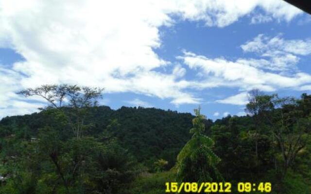 Las Cuevas Beach Lodge