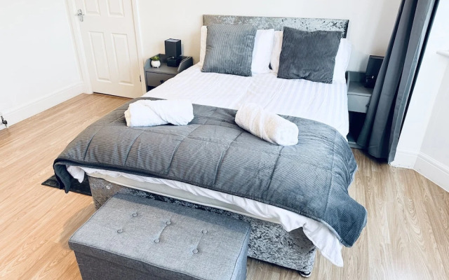 Impeccable 3-bed House in Nottingham Central