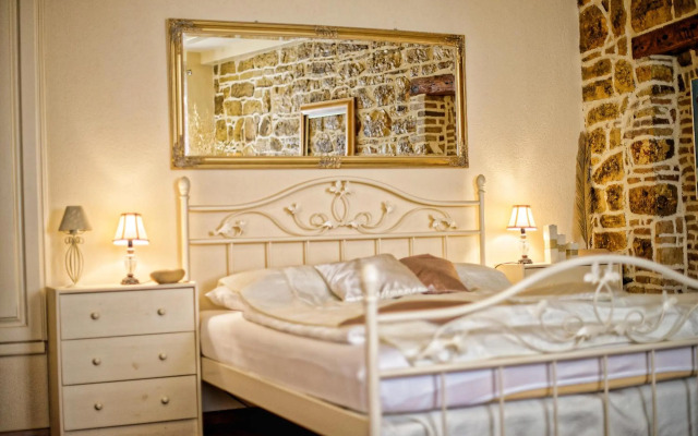 Duplex Apartment Camelia for 4 in charming Old town