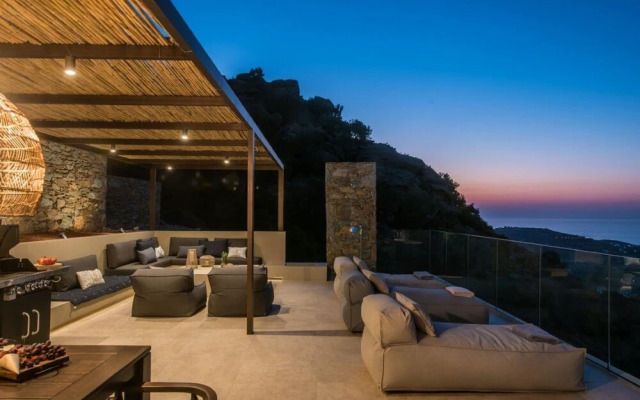 Villa Ouranos - Where the World Unfolds Before you