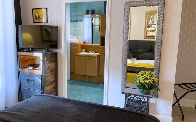 Villa l'Olivier, Chambre d'Hôtes Les Volets Bleus