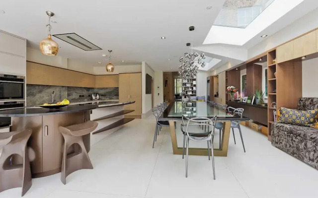 7bed Notting Hill W/garden, Games Room & Parking