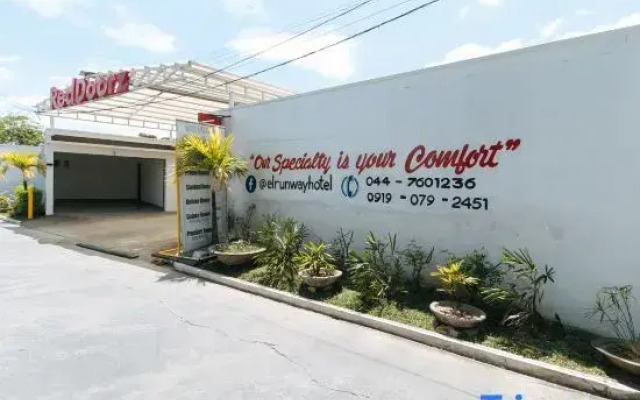 RedDoorz @ EL Runway Hotel Bulacan