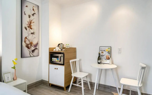 Royal Hotel Near Secc