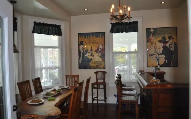 The River Belle Inn
