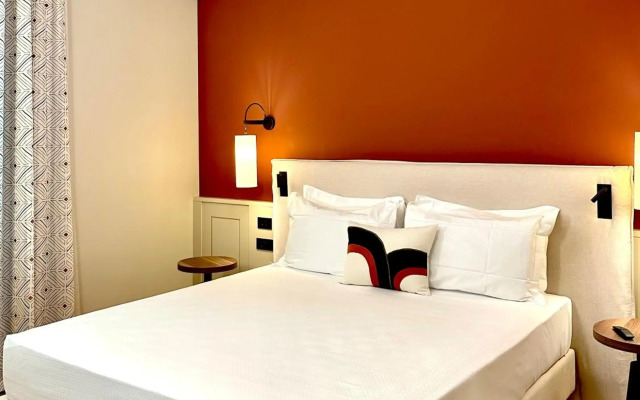 Maximilian Suites