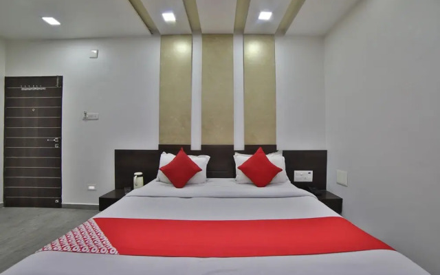 Oyo 44421 Hotel Radhika