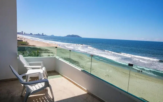 Elegant Condo at Playa Brujas
