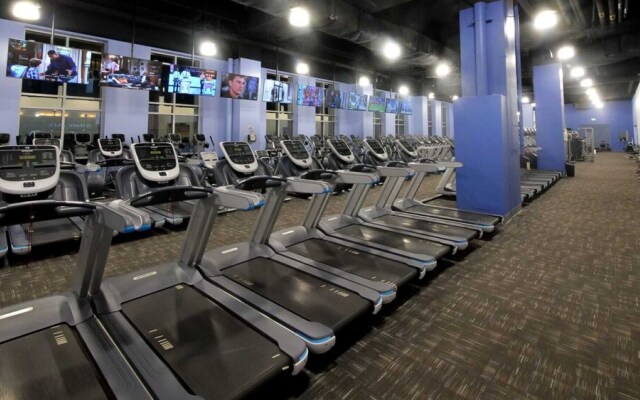 Cozysuites TWO Bold Beachfront Condos