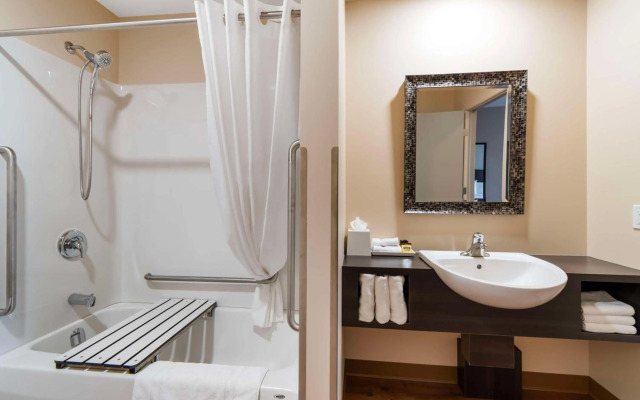 Villa Inn & Suites, SureStay Collection by Best Western