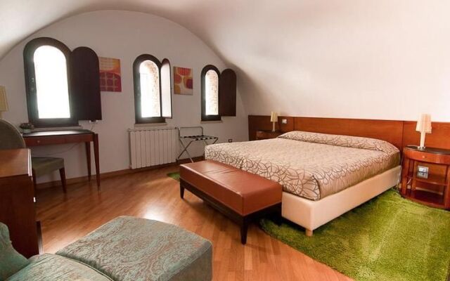 Excel Passetto Suites