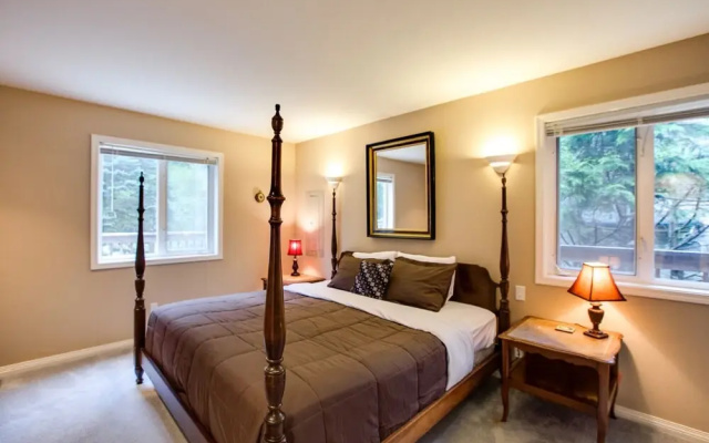 Mt. Baker Lodging Cabin 58 (Sleeps 6)