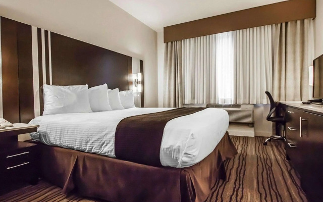 Comfort Hotel Vancouver Airport