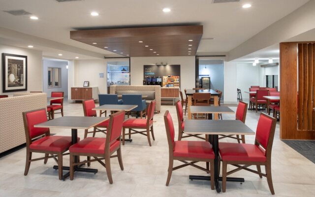 Holiday Inn Express Hotel & Suites Longmont by IHG