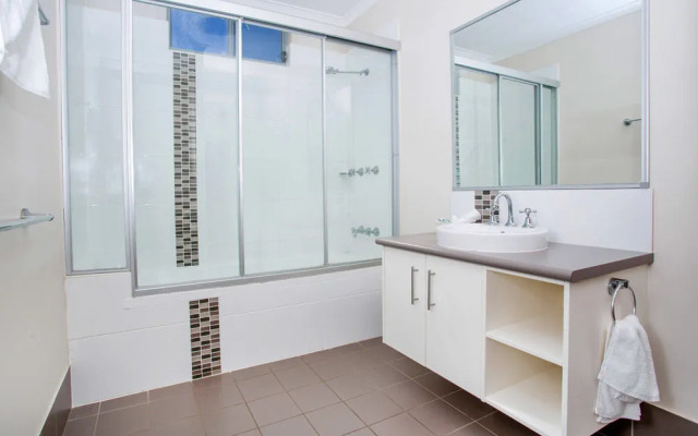 Reflections Shaws Bay - Holiday Park