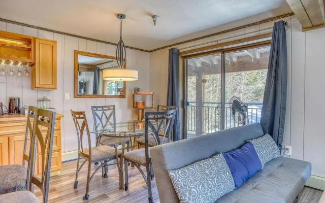 Geothermally Heated Outdoor Pool and Scenic Deck - Cozy Studio Retreat