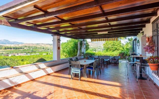 Casa La Vina del Arenal Pizarra by Ruralidays