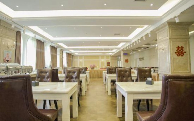 Binhe  Hotspring  Holiday  Hotel