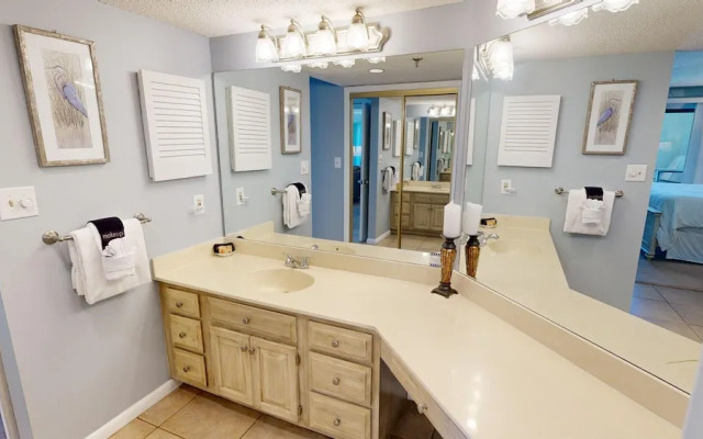 Inlet Reef 502 2 Bedroom Condo by RedAwning