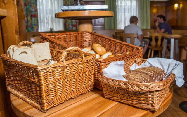 Yoho International Youth Hostel