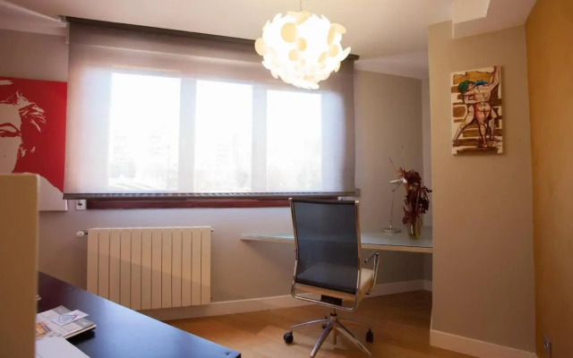 Piso moderno, céntrico y con garaje gratis