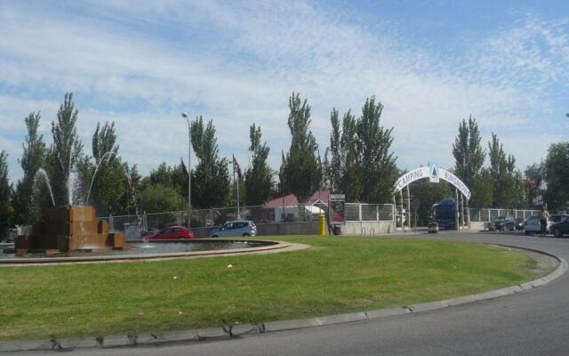 Bungalows Camping Alpha Madrid