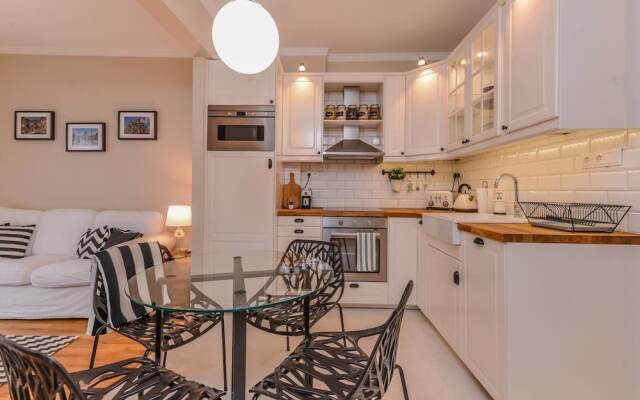 FM Luxury 2-BDR Apartment - Ccoellie