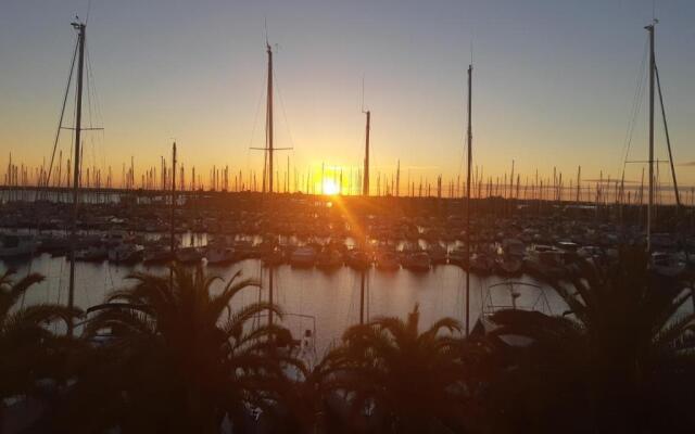 T2 sur le port avec parking