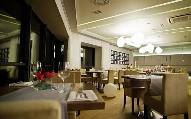 Velvet Hotel & Restaurant