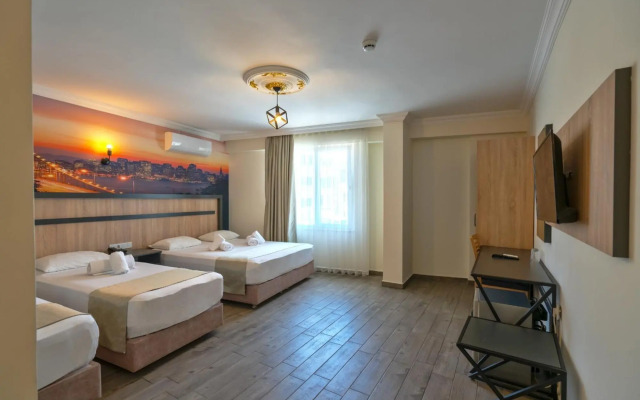 Piyes Otel