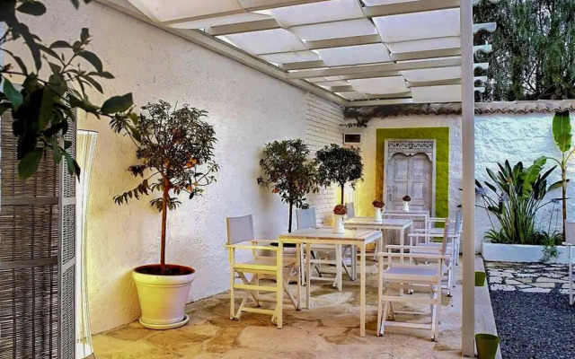 128A Hotel