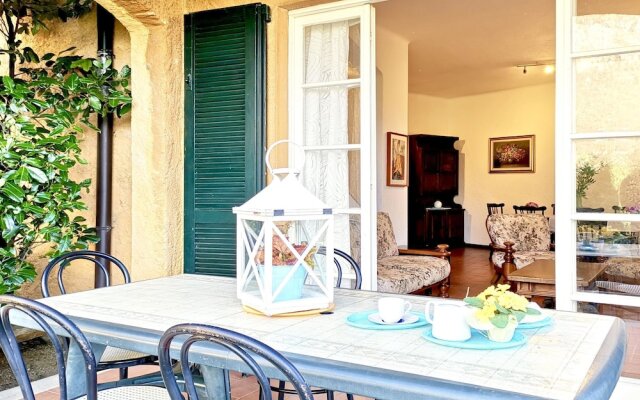 Spacious and Neat Linked House at the Como Lake
