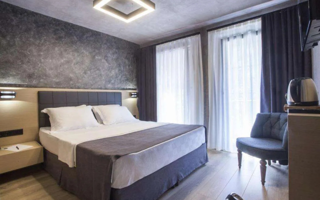 Redstone Hotel