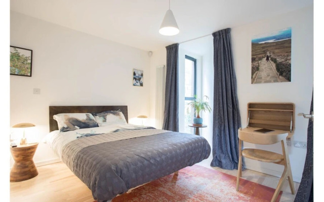 Trendy & Bright Bohemian House in Forest Hill