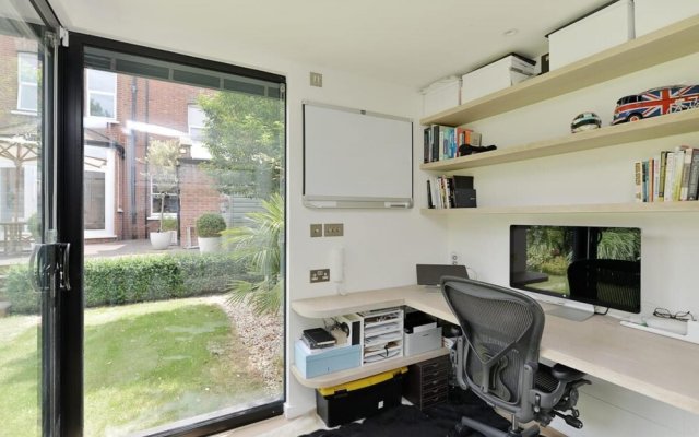 The Brent Studio - Charming 2bdr Flat With Parking and Garden