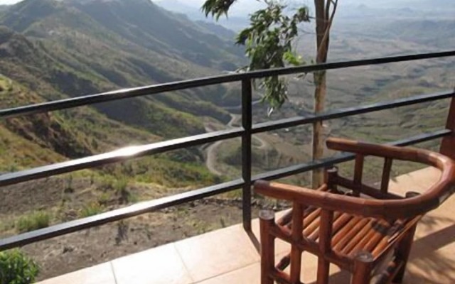 Cliff Edge Hotel - Lalibela