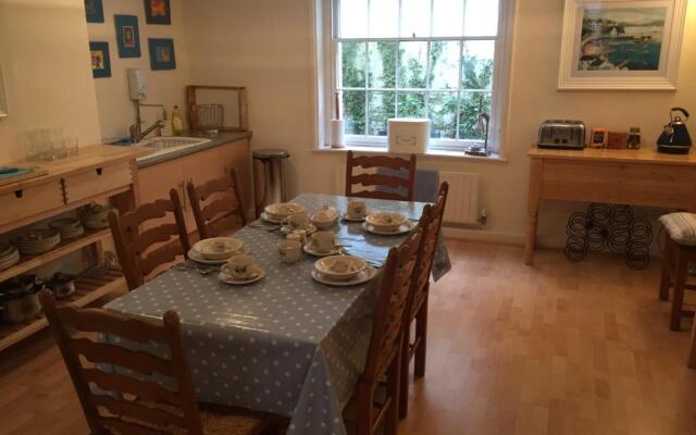 Super Spacious Regency Flat with Parking