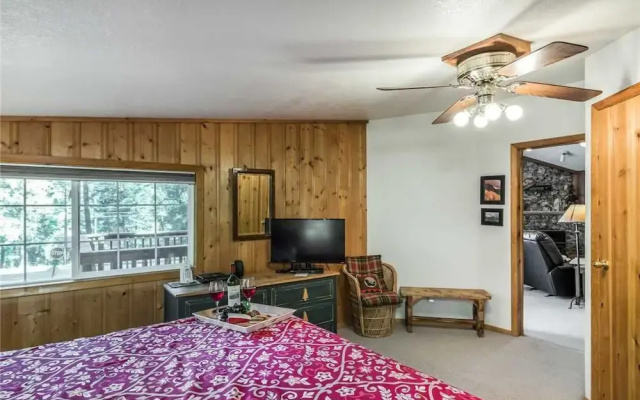 Main Stay - Four Bedroom Cabin with Hot Tub