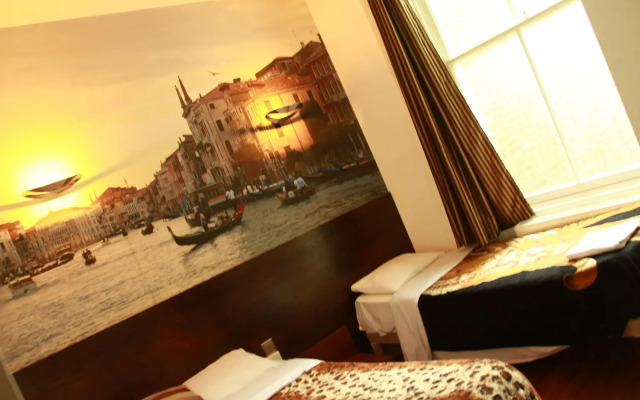 Exhibition Court Hotel 4