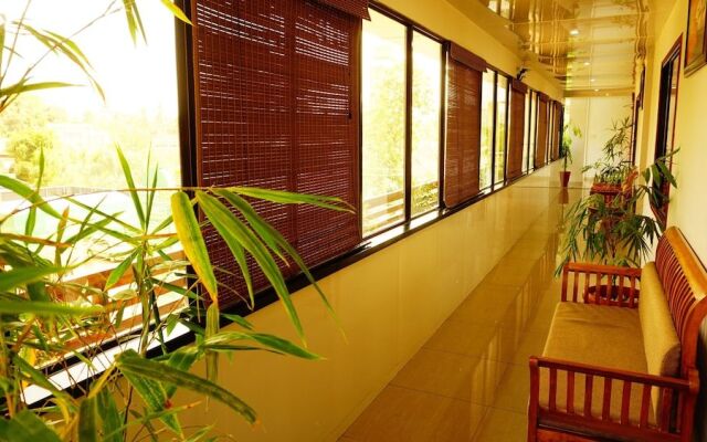 Thayamkery's Royal inn