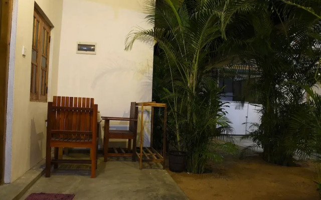 Dragonfly Inn Arugambay