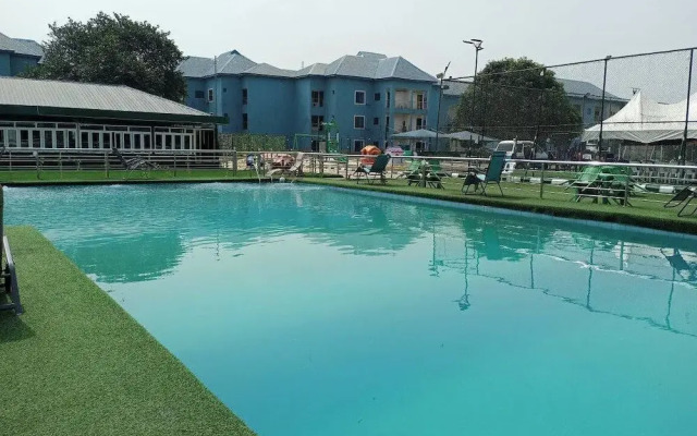Heroes Luxury Apartments and Suites