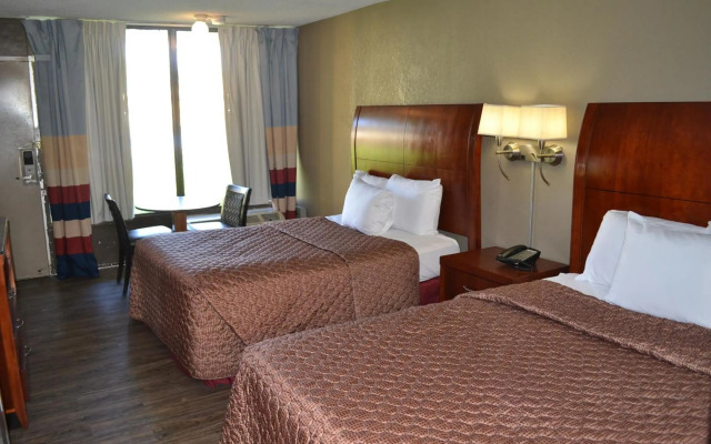 Econo Lodge & Suites