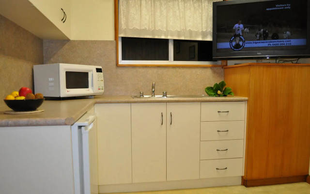 Sharonlee Strahan Villas