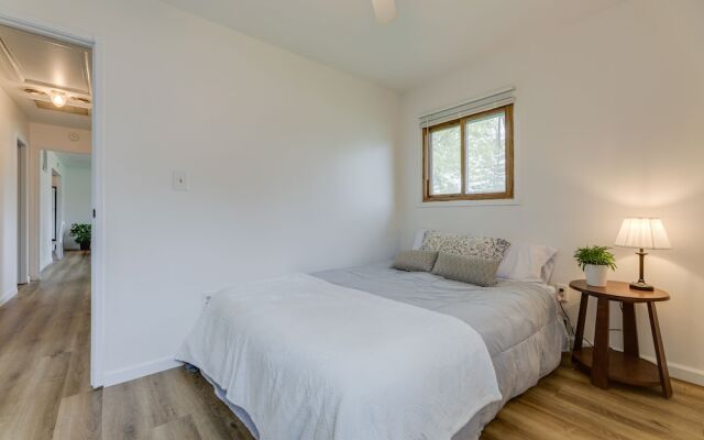 Well-equipped Dayton Home: 5 Mi to University!