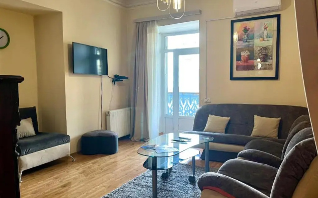 Apartment in Old Tbilisi Orbeliani Square